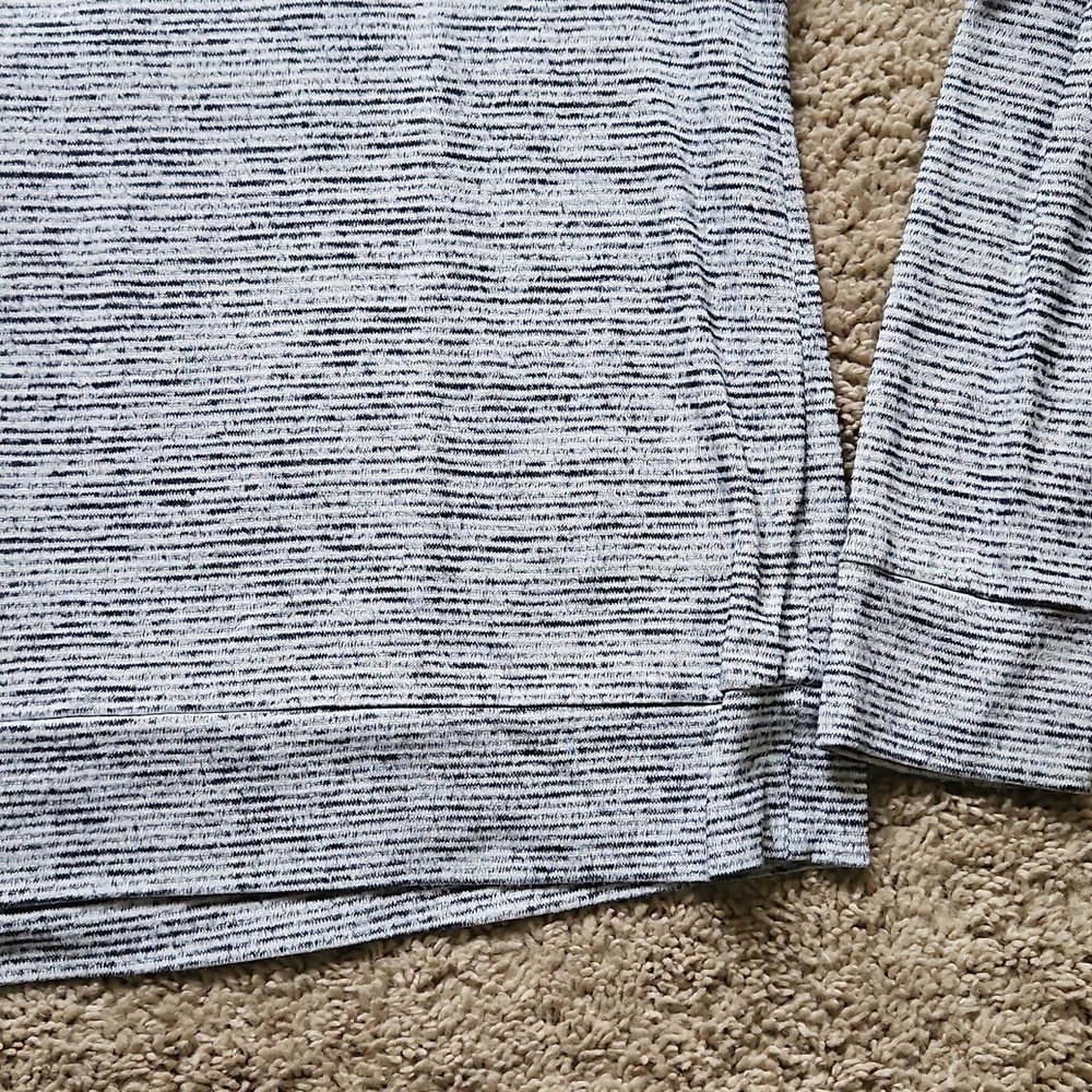 Time and Tru Black and White Knit Top, Size L - Picture 5 of 6